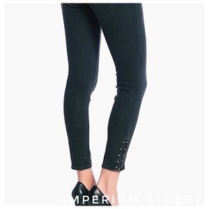 Levi’s 711 Black Stud Zipper Jeans 25